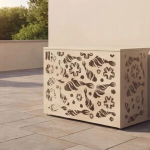 Cache climatisation extérieur design en métal découpé avec motifs décoratifs pour dissimuler une unité extérieure de climatisation.